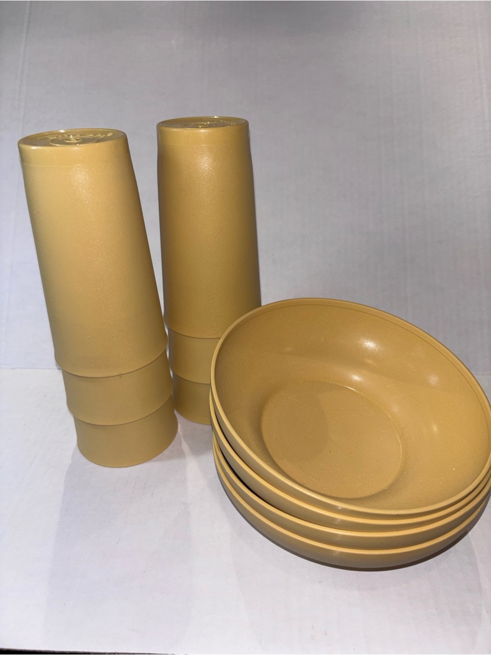 Tupperware Golden 4 Stackable Bowls and 6Tumblers Set